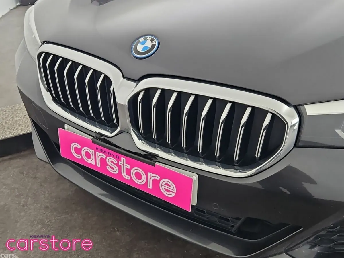 BMW 5-Series Estate, Petrol Plug-in Hybrid, 2022, Grey