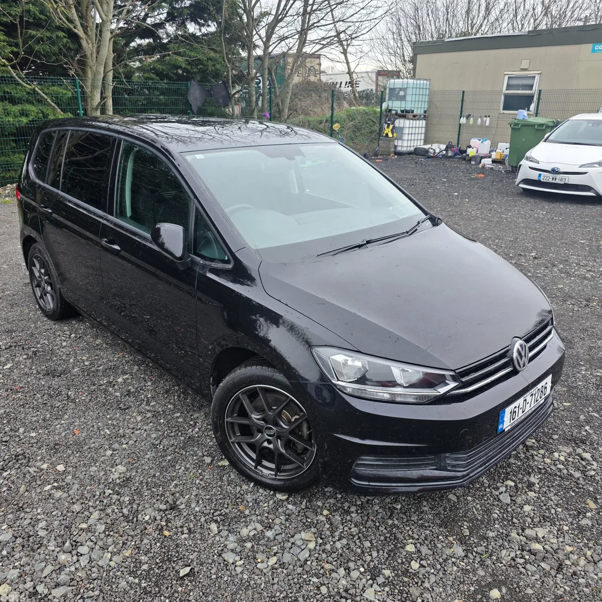 Volkswagen Touran MPV, Petrol, 2016, Black