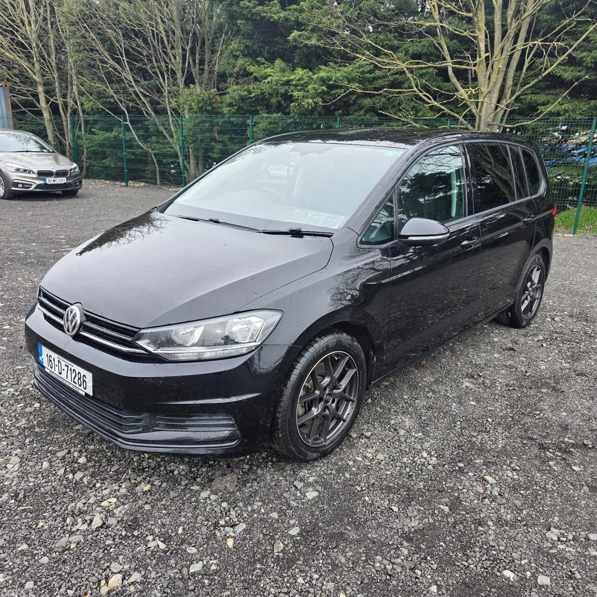 Volkswagen Touran MPV, Petrol, 2016, Black