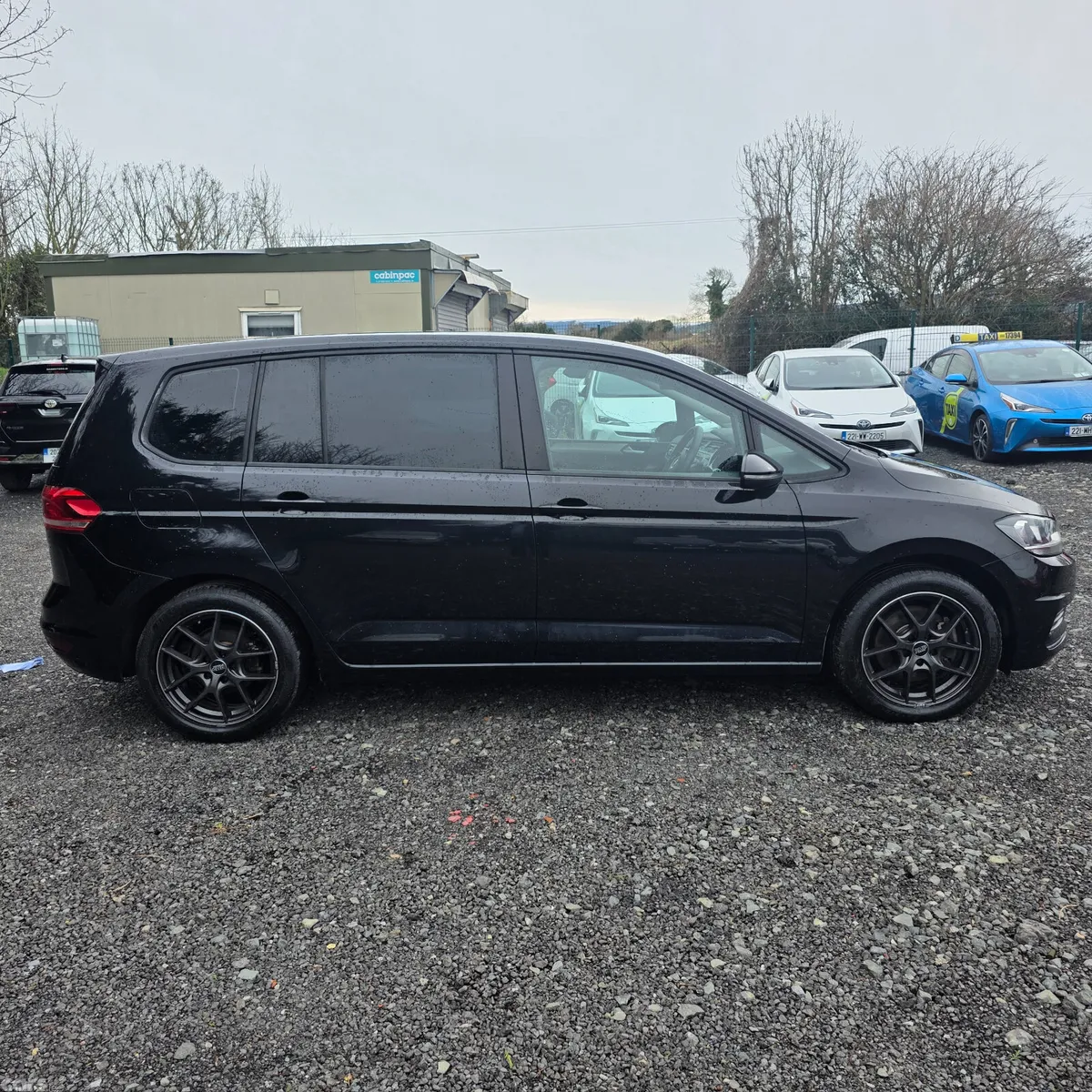 Volkswagen Touran MPV, Petrol, 2016, Black