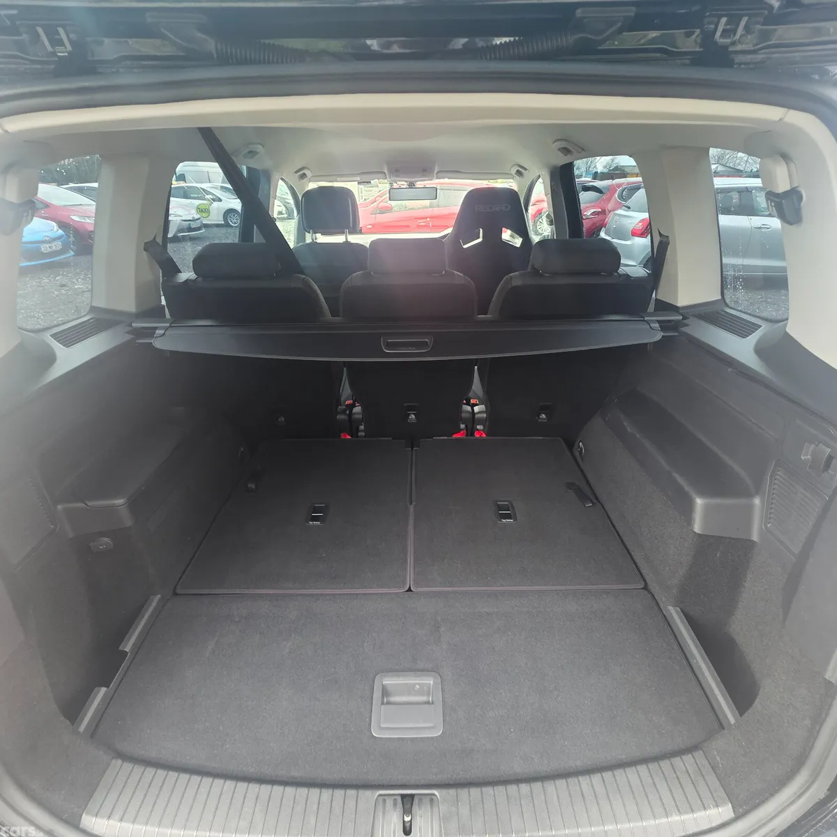 Volkswagen Touran MPV, Petrol, 2016, Black