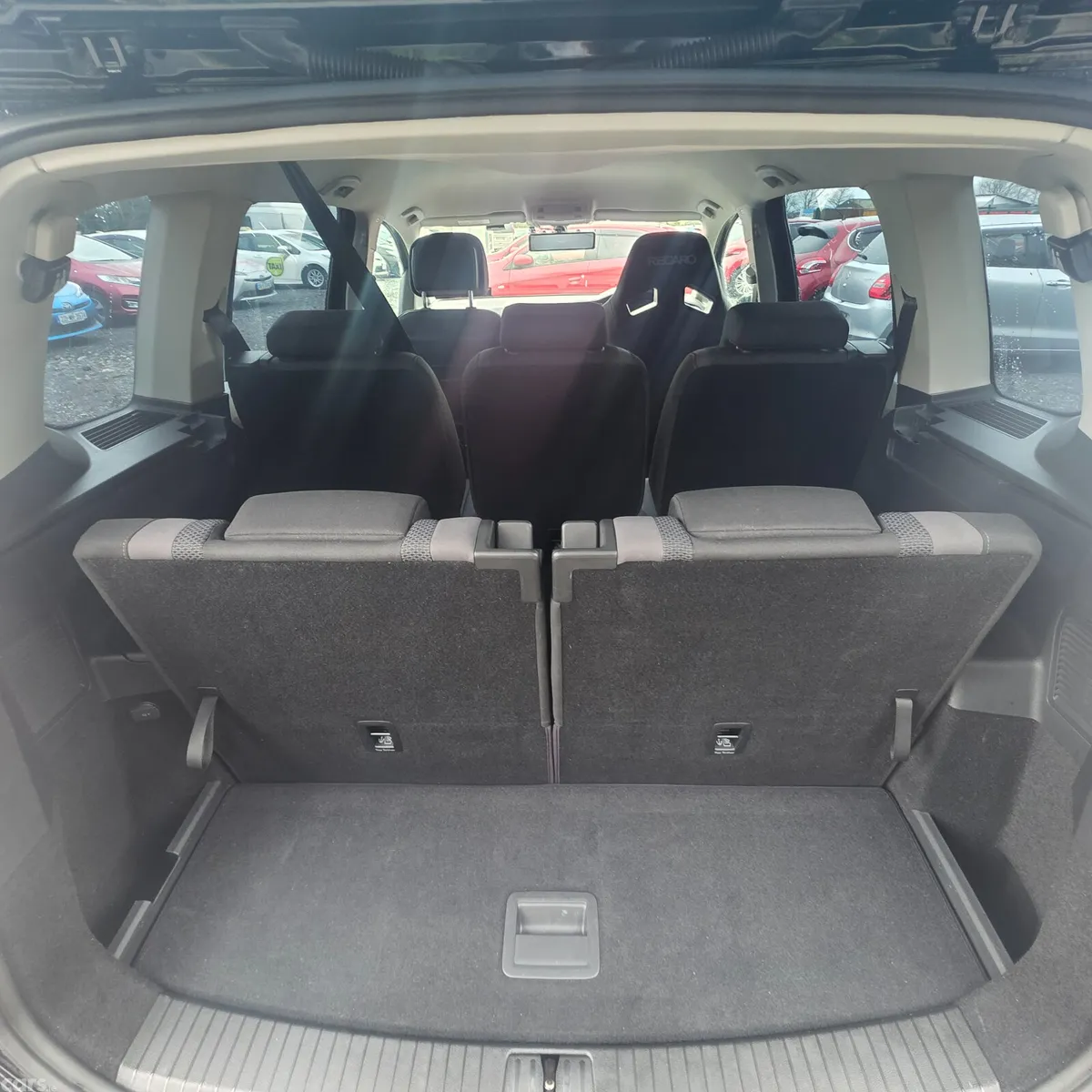 Volkswagen Touran MPV, Petrol, 2016, Black
