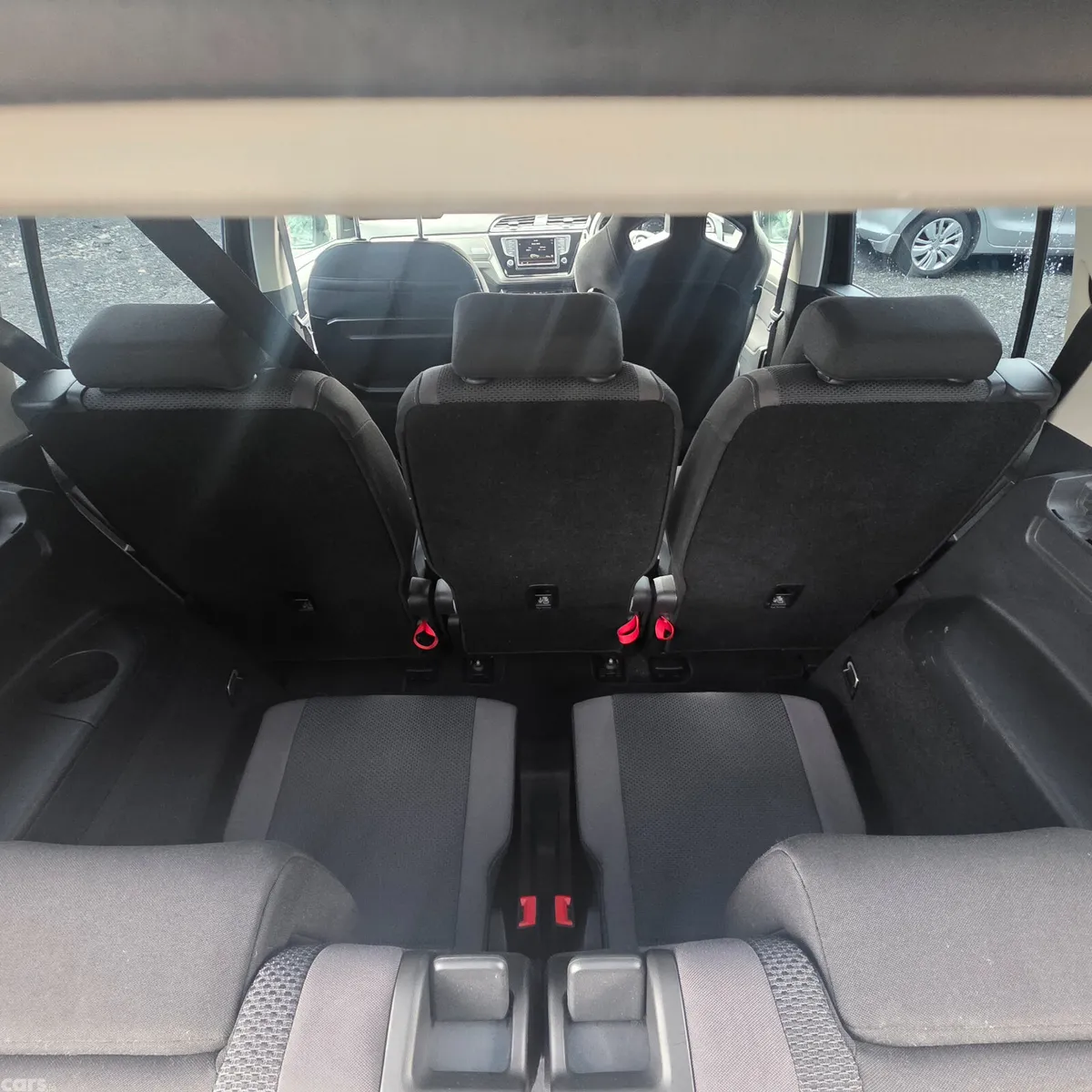 Volkswagen Touran MPV, Petrol, 2016, Black