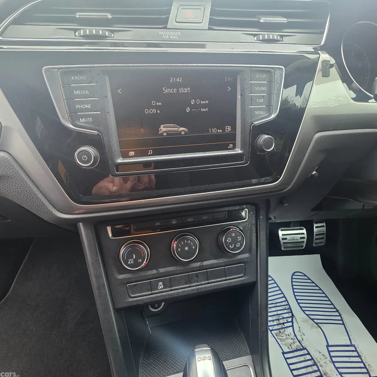 Volkswagen Touran MPV, Petrol, 2016, Black