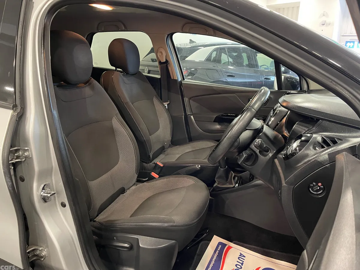 Renault Captur Hatchback, Diesel, 2015, Silver