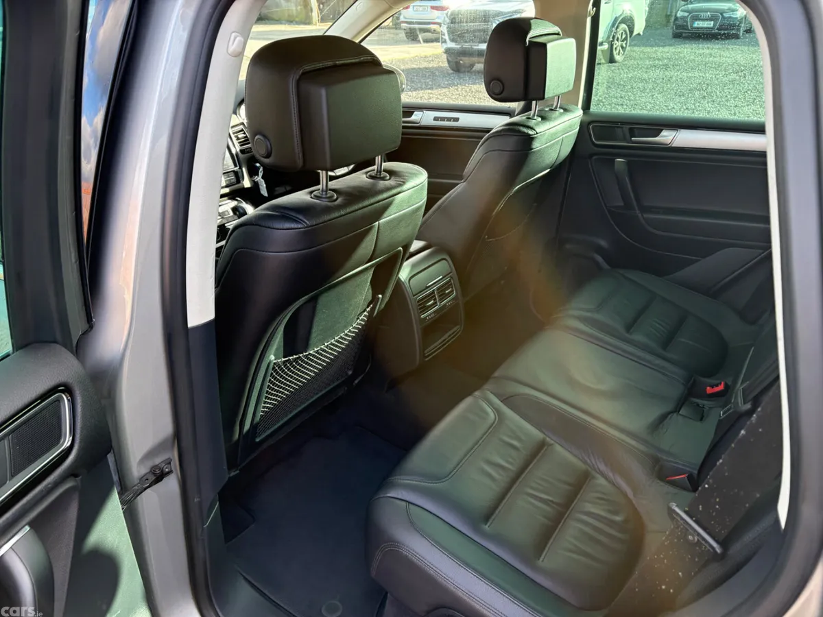 Volkswagen Touareg SUV, Diesel, 2016, Silver
