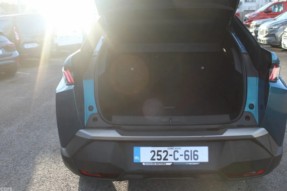 Peugeot 3008 MPV, Petrol, 2025, Blue