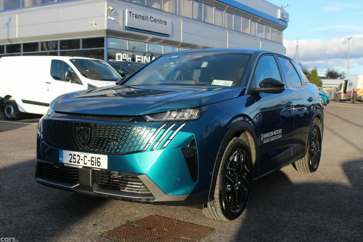 Peugeot 3008 MPV, Petrol, 2025, Blue