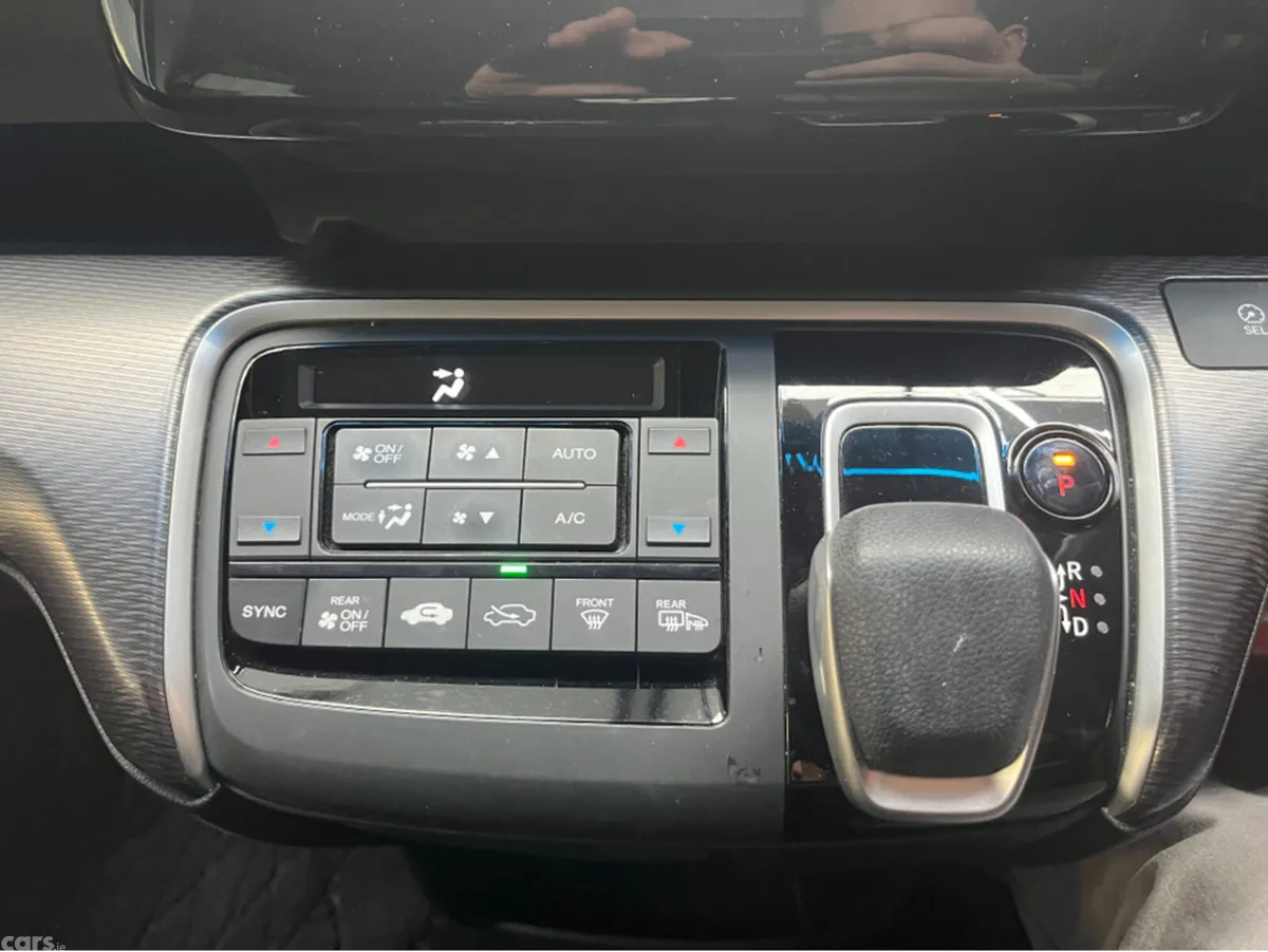 Honda Stepwagon MPV, Petrol Hybrid, 2020, White