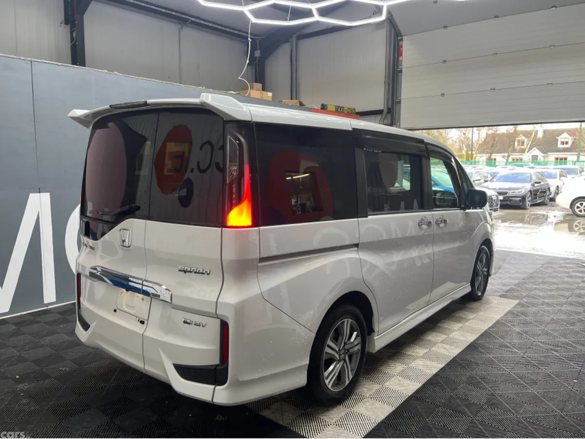 Honda Stepwagon MPV, Petrol Hybrid, 2020, White