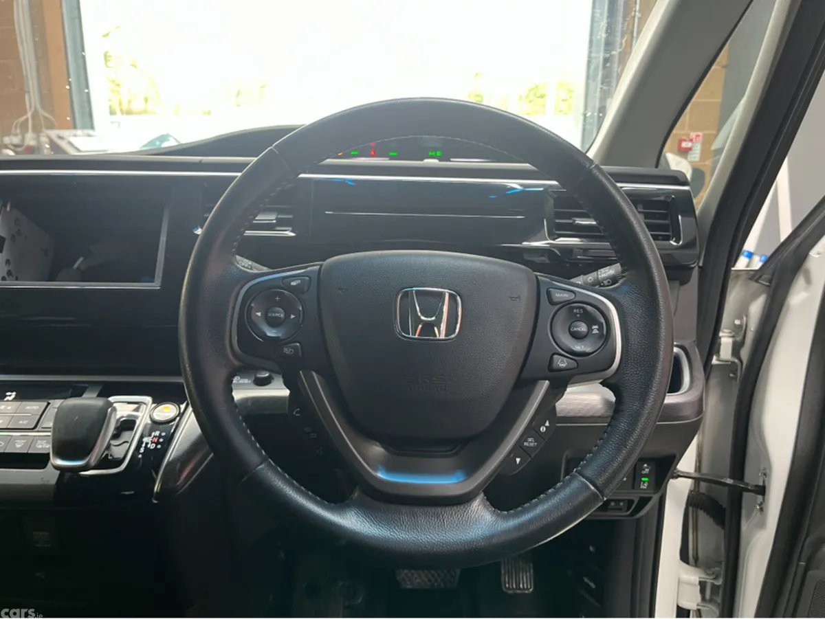 Honda Stepwagon MPV, Petrol Hybrid, 2020, White