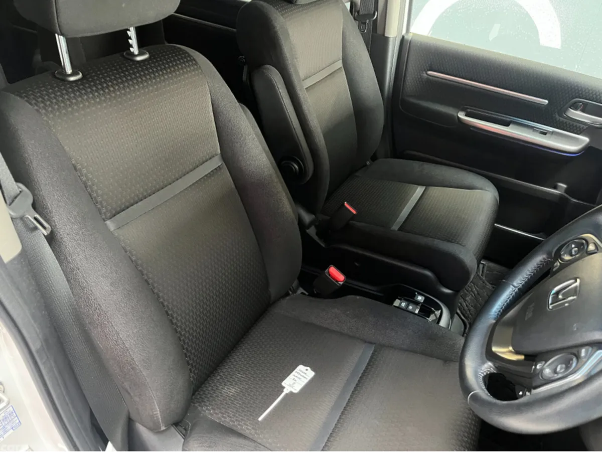 Honda Stepwagon MPV, Petrol Hybrid, 2020, White