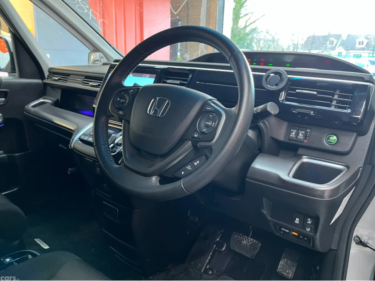 Honda Stepwagon MPV, Petrol Hybrid, 2021, Silver