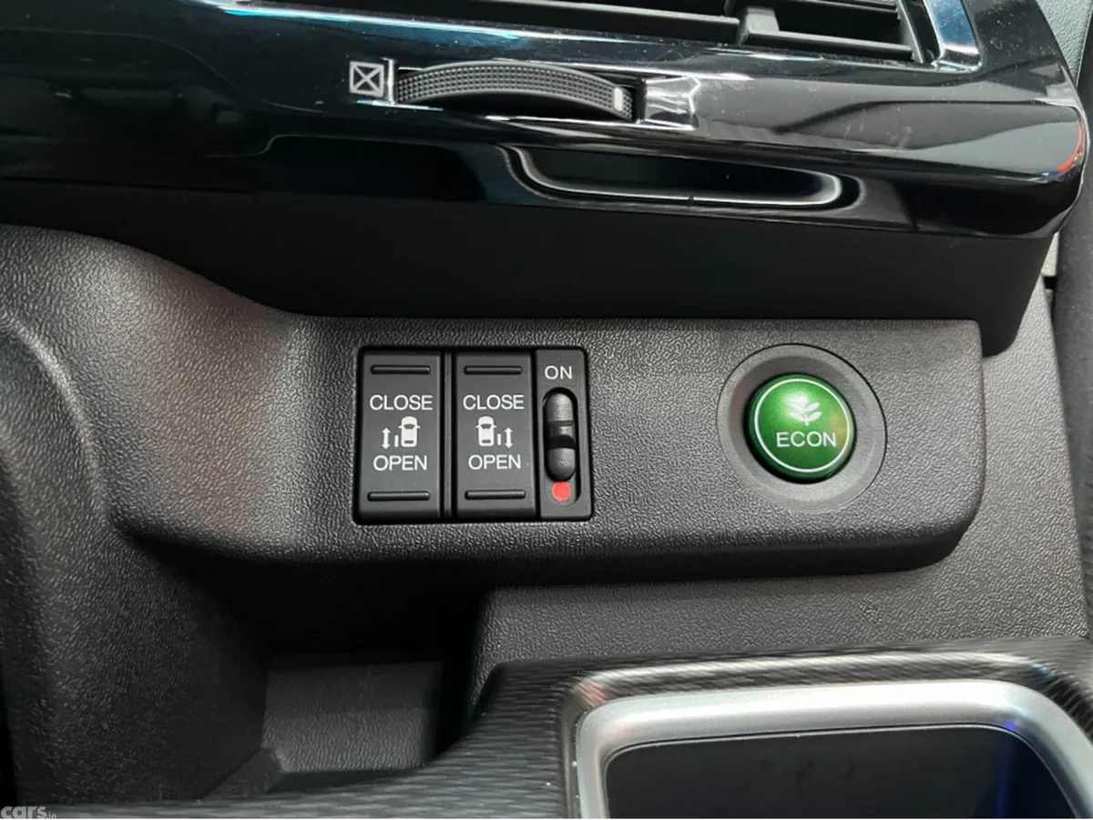 Honda Stepwagon MPV, Petrol Hybrid, 2021, Silver