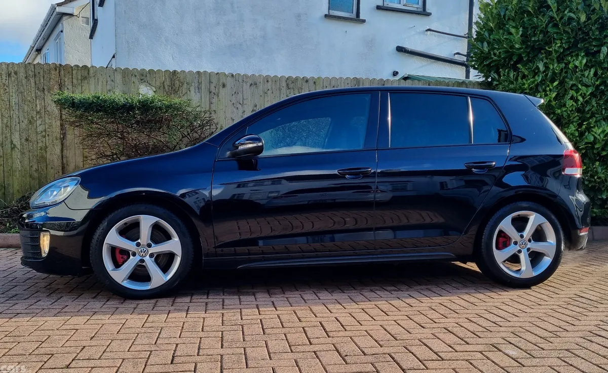 Volkswagen Golf Hatchback, Petrol, 2010, Black