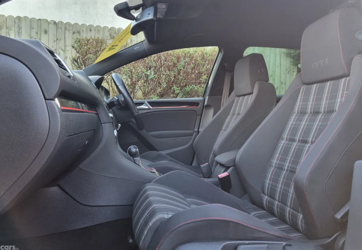 Volkswagen Golf Hatchback, Petrol, 2010, Black