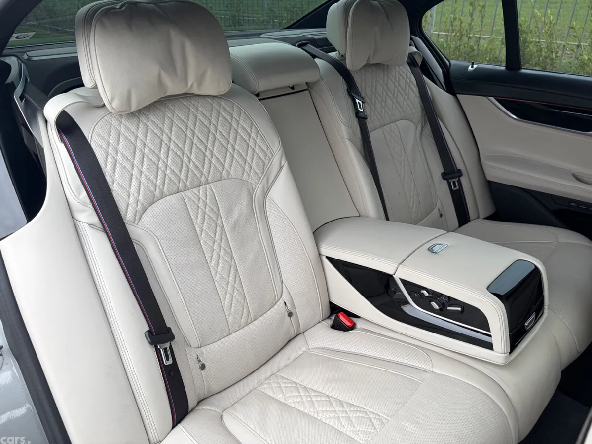 BMW 7-Series Saloon, Petrol Plug-in Hybrid, 2022, Grey