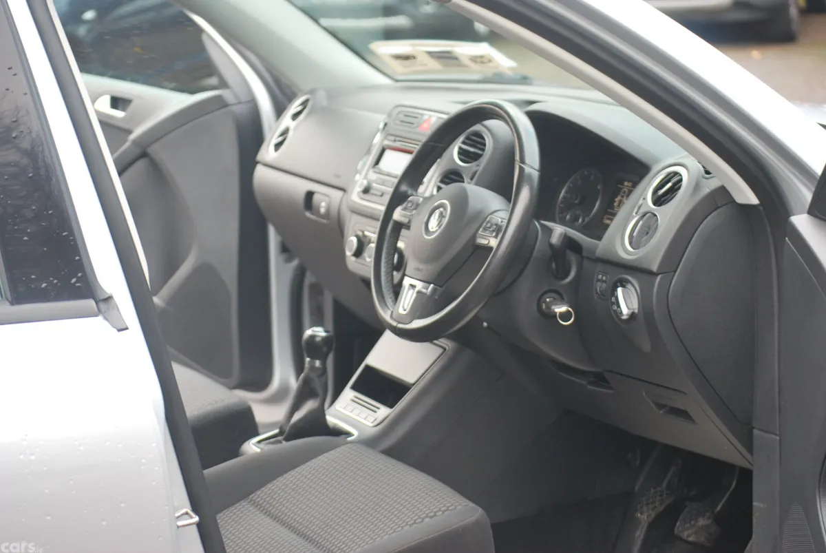 Volkswagen Tiguan SUV, Diesel, 2011, Silver