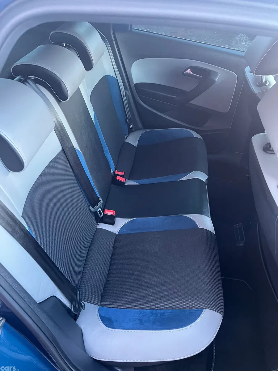 Volkswagen Polo Hatchback, Petrol, 2014, Blue