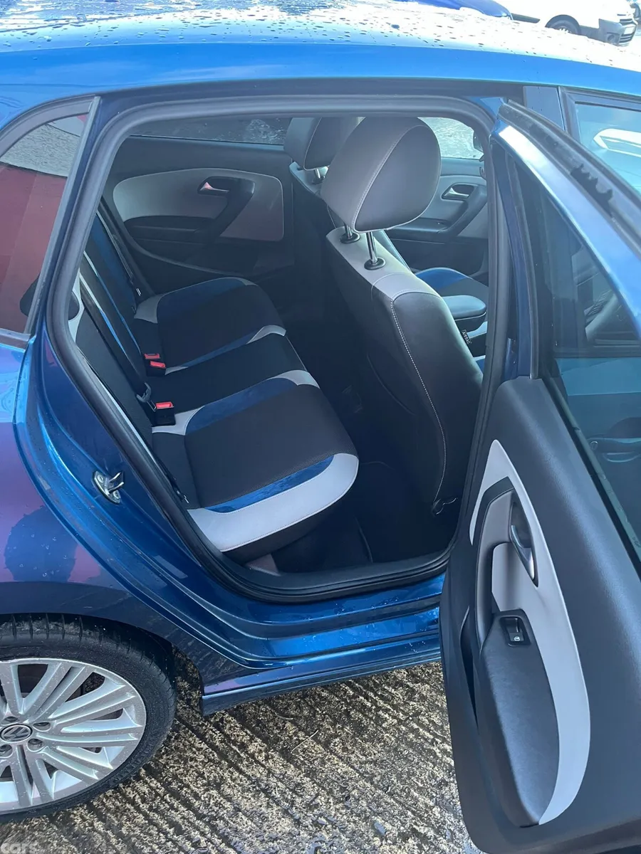 Volkswagen Polo Hatchback, Petrol, 2014, Blue
