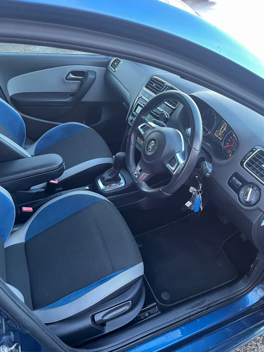 Volkswagen Polo Hatchback, Petrol, 2014, Blue