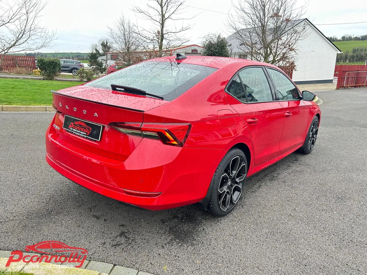 Skoda Octavia Hatchback, Diesel, 2022, Red