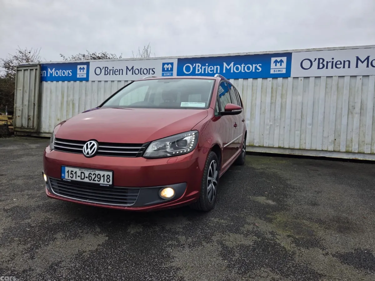 Volkswagen Touran MPV, Petrol, 2015, Red