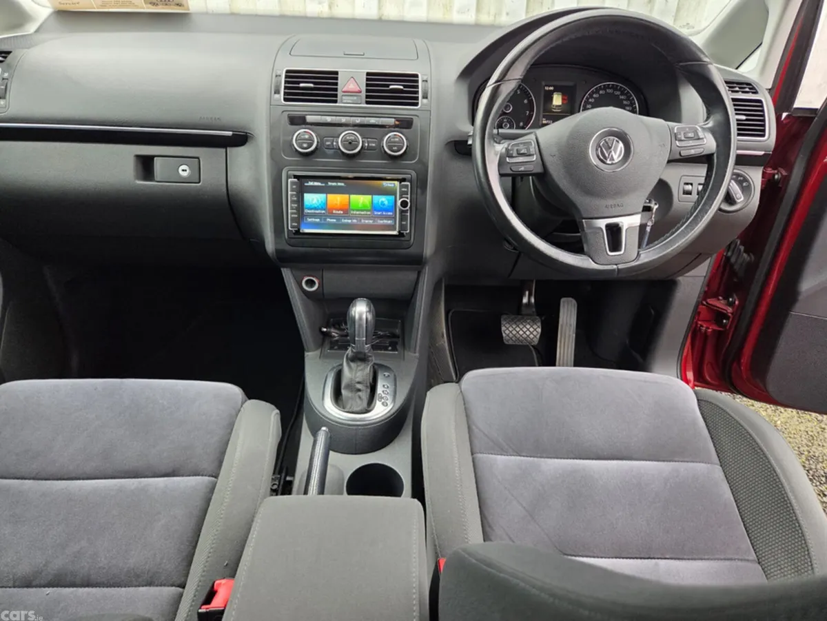 Volkswagen Touran MPV, Petrol, 2015, Red