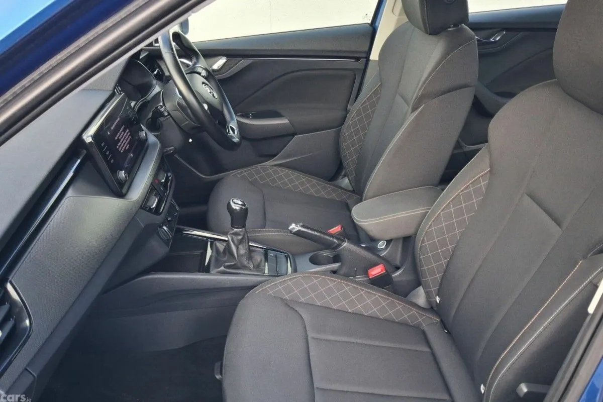 Skoda Kamiq Hatchback, Petrol, 2022, Blue