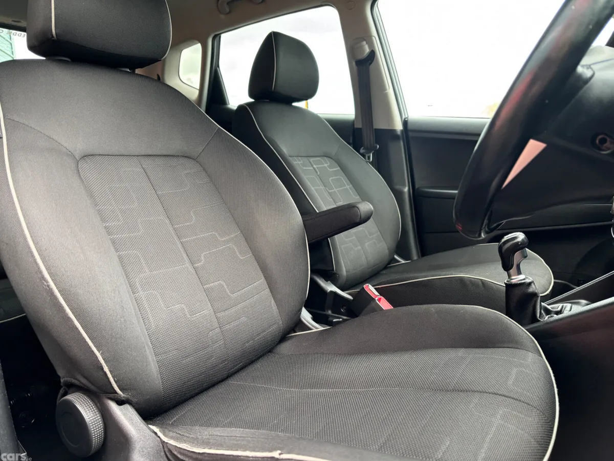 Kia Venga MPV, Diesel, 2016, Silver