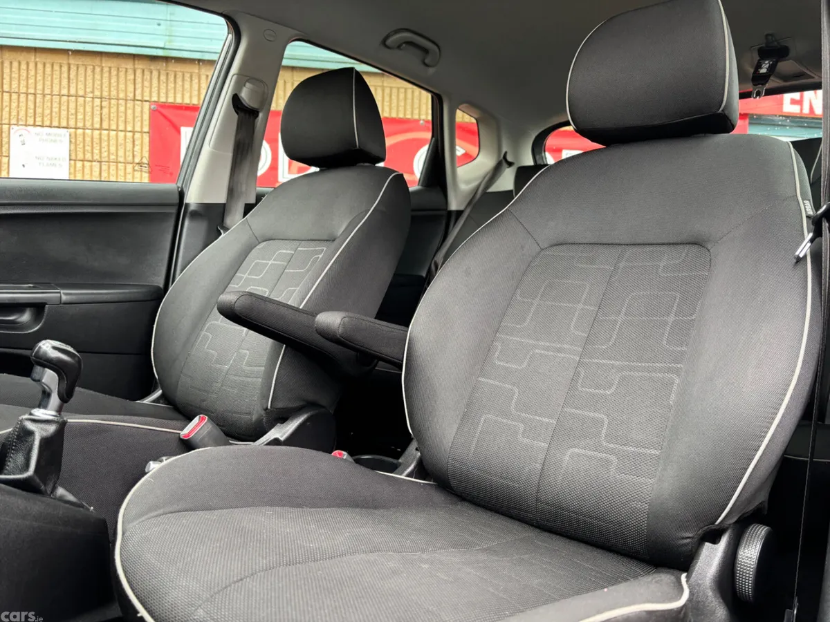 Kia Venga MPV, Diesel, 2016, Silver