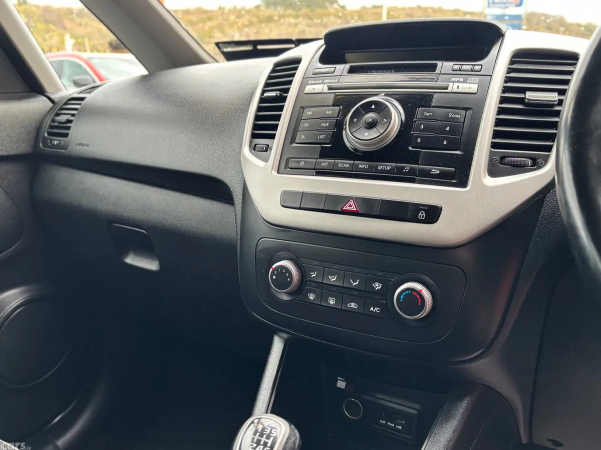 Kia Venga MPV, Diesel, 2016, Silver