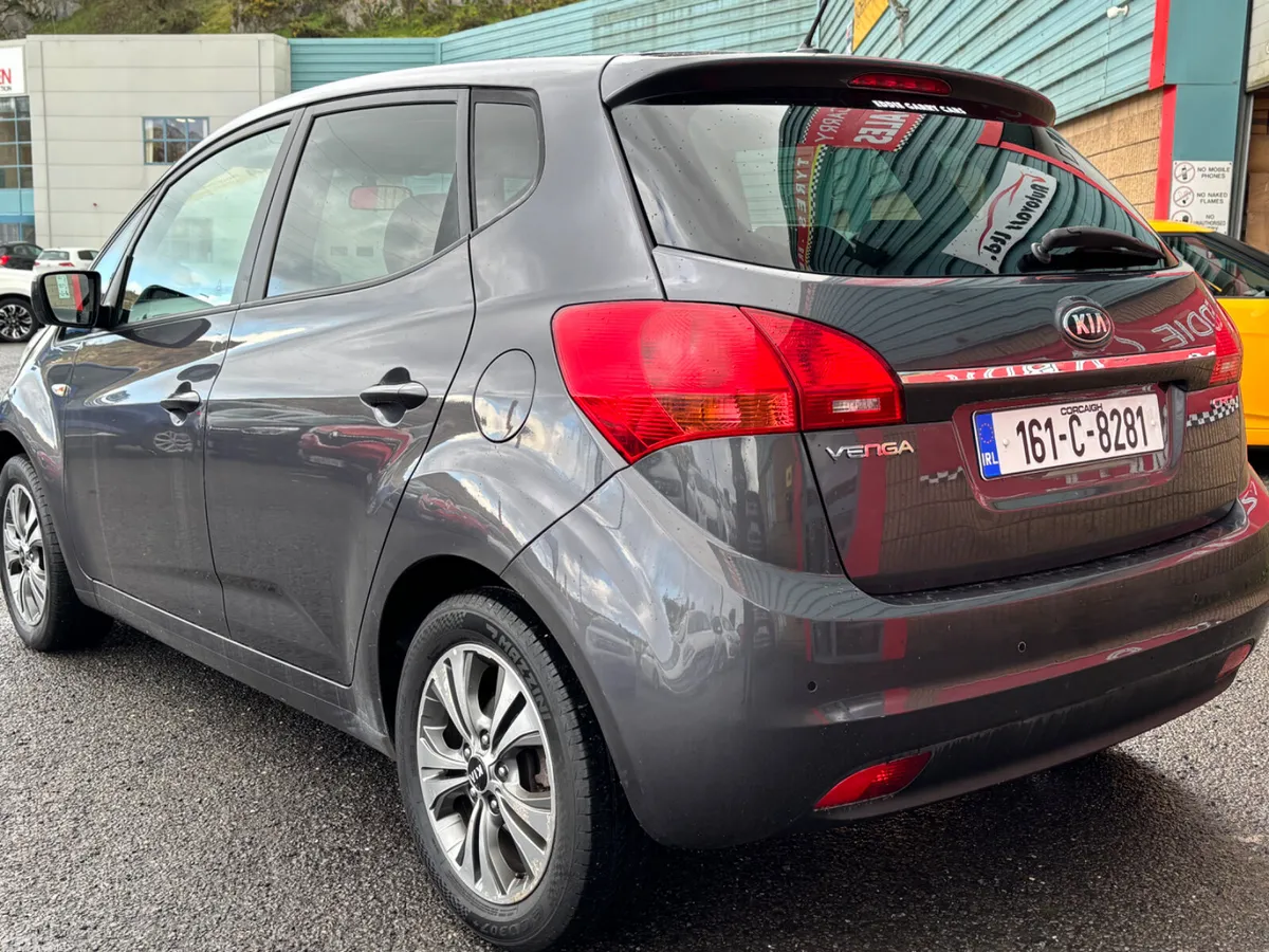 Kia Venga MPV, Diesel, 2016, Silver