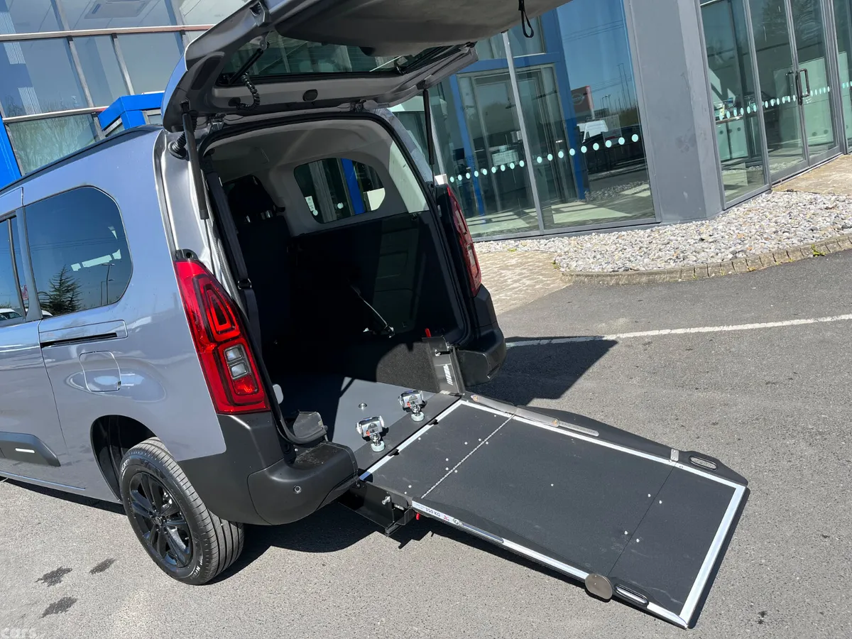 Citroen Berlingo Multispace MPV, Diesel, 2026, Silver