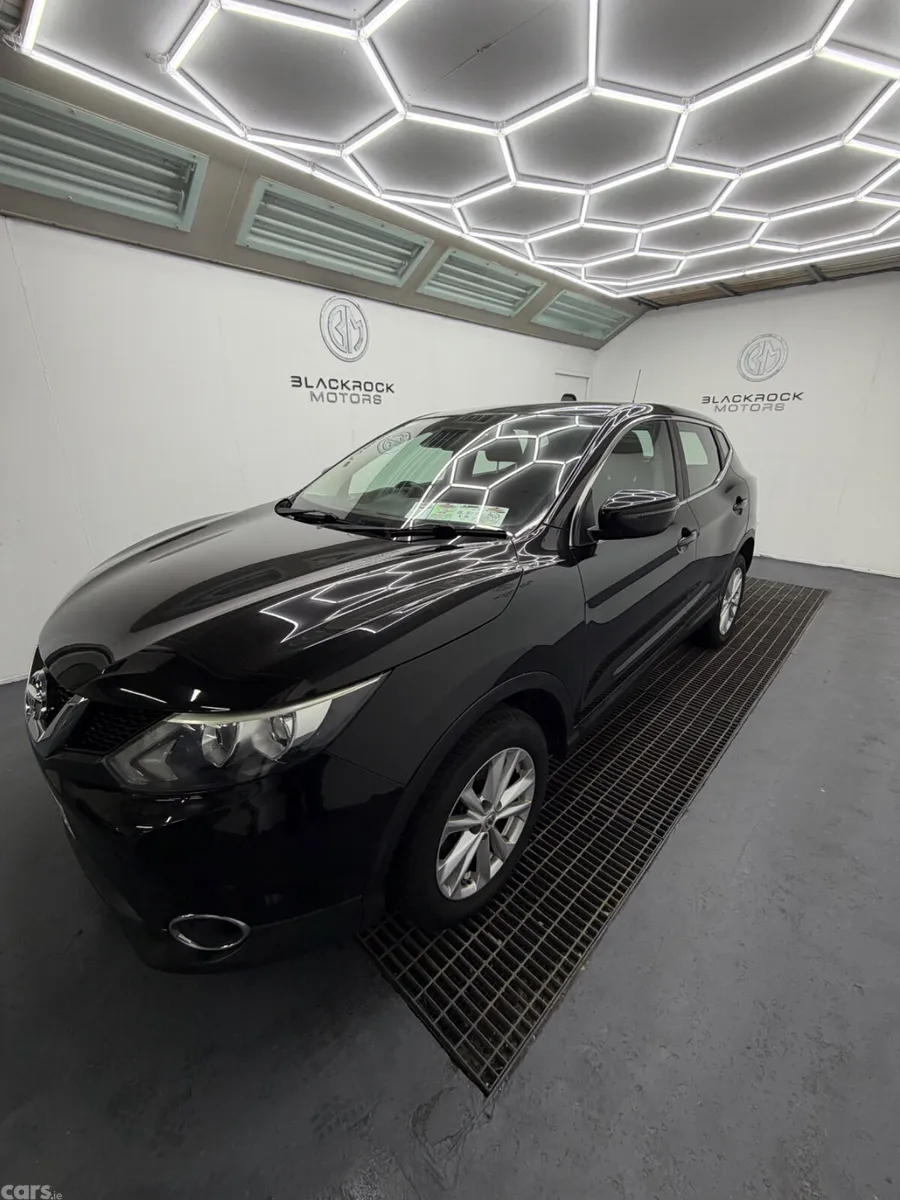 Nissan Qashqai Hatchback, Diesel, 2015, Black