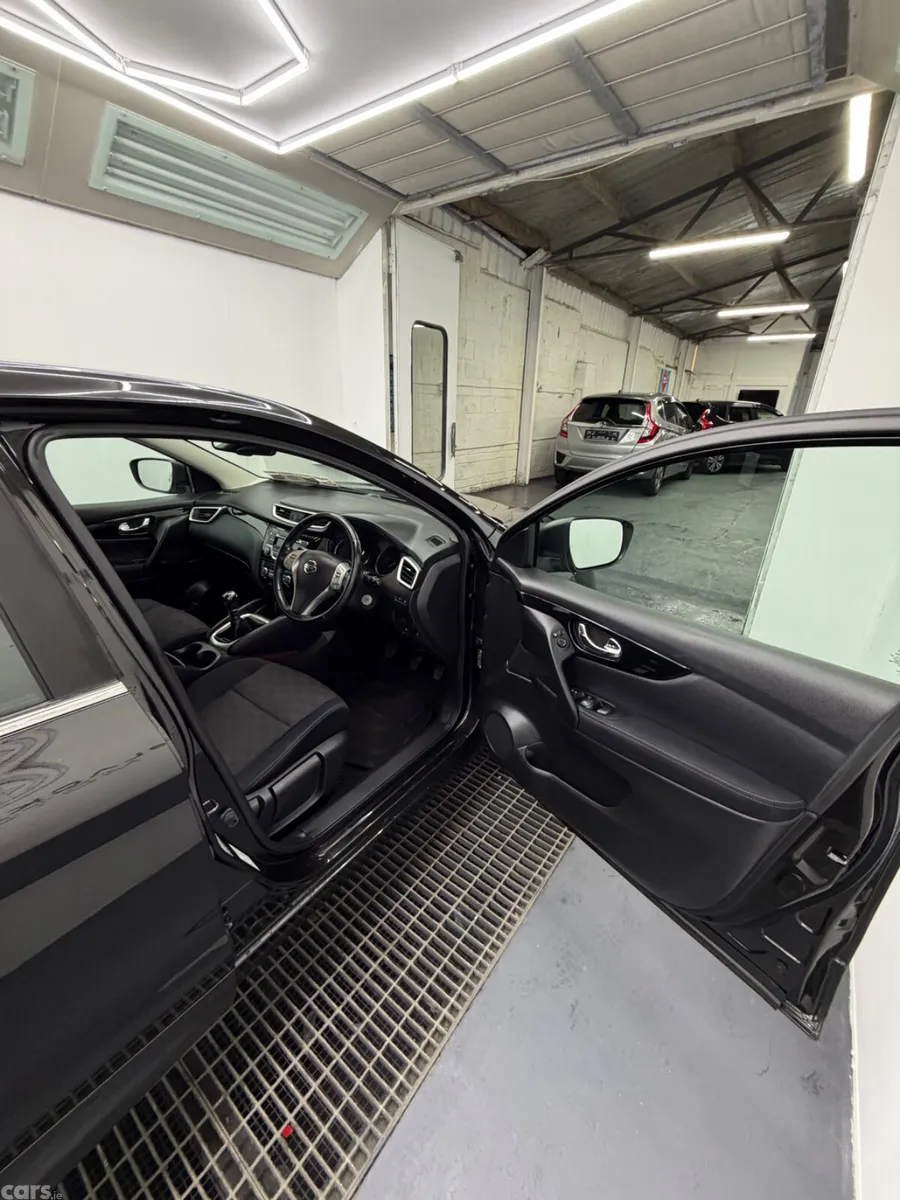 Nissan Qashqai Hatchback, Diesel, 2015, Black