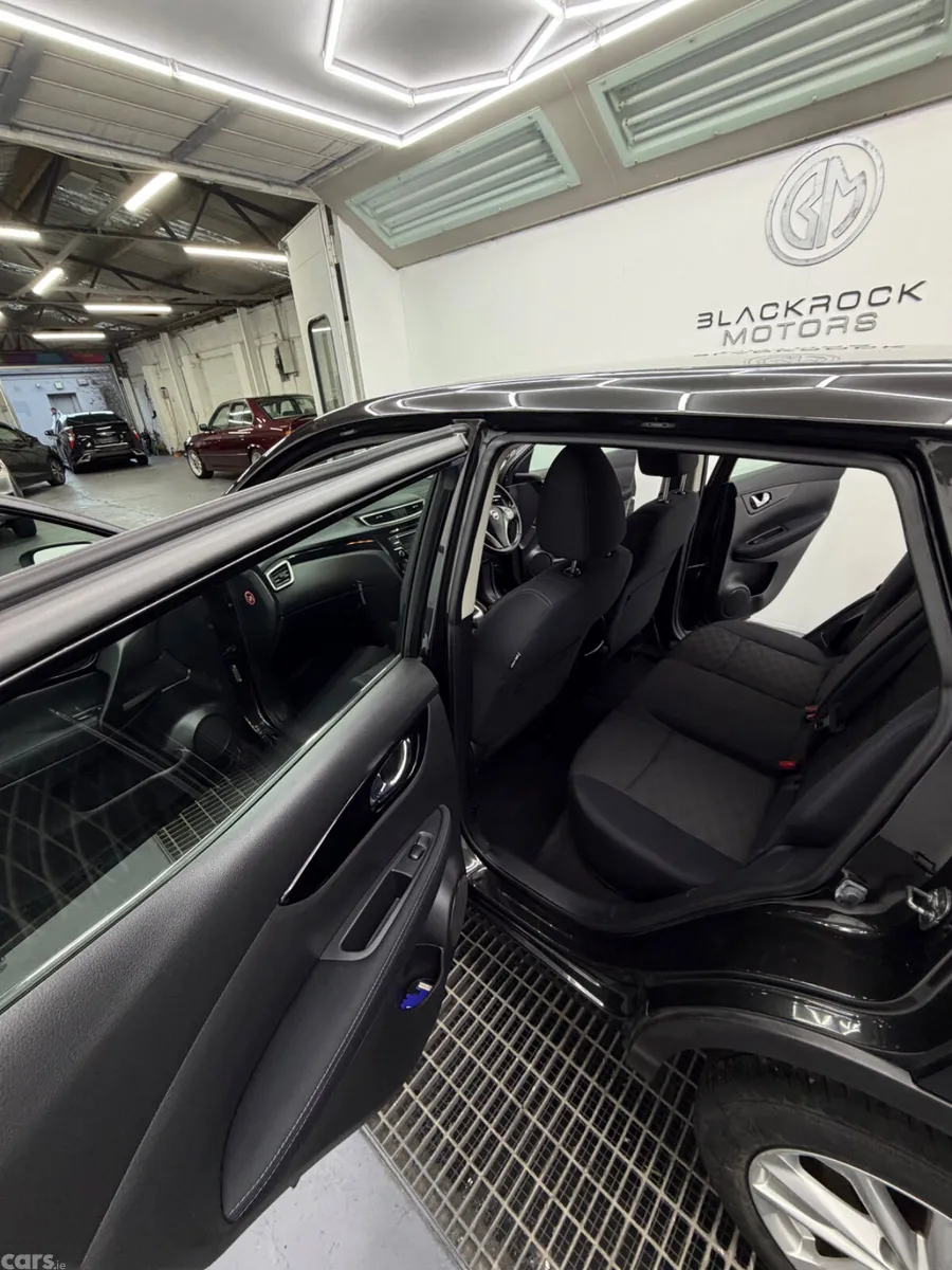 Nissan Qashqai Hatchback, Diesel, 2015, Black
