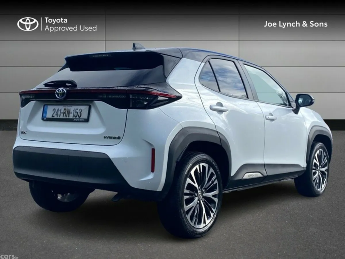 Toyota Yaris Cross Hatchback, Petrol Hybrid, 2024, White