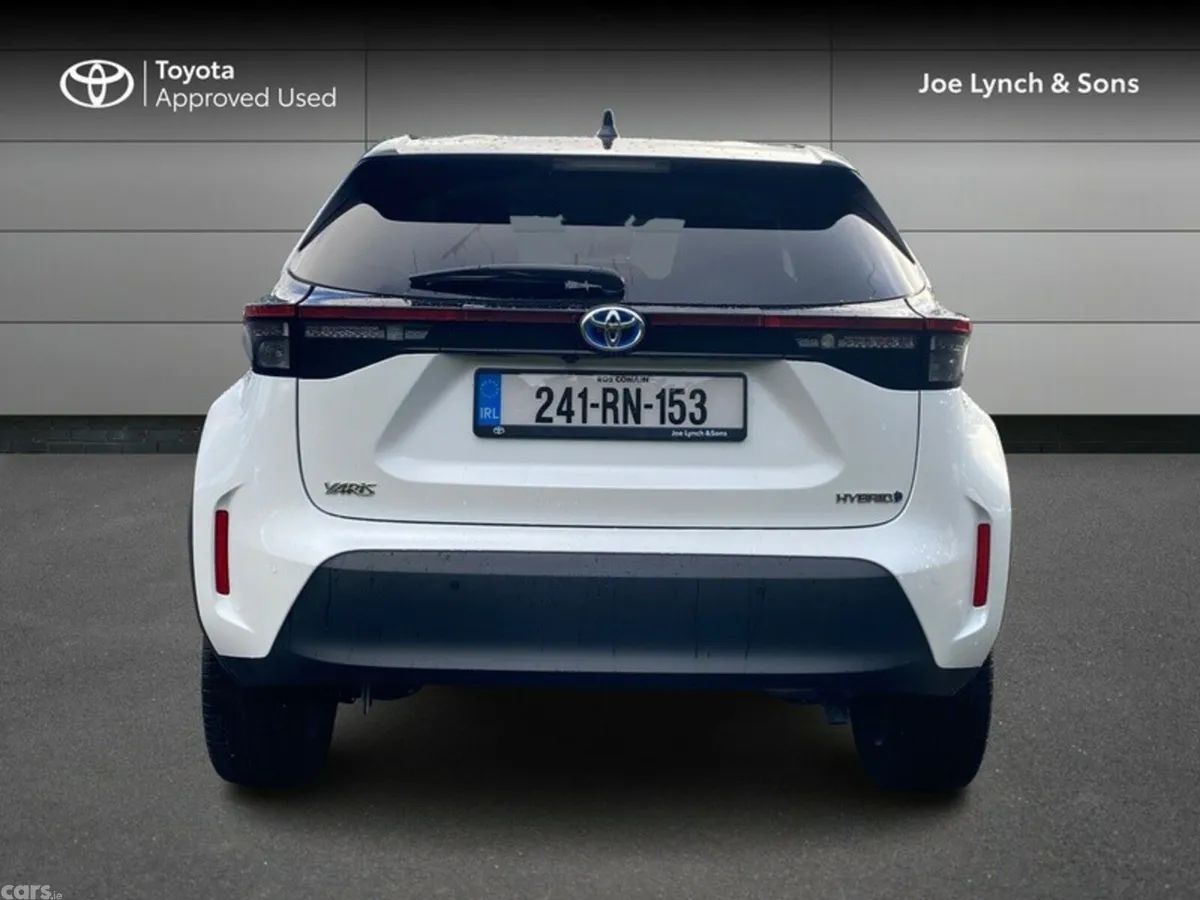 Toyota Yaris Cross Hatchback, Petrol Hybrid, 2024, White