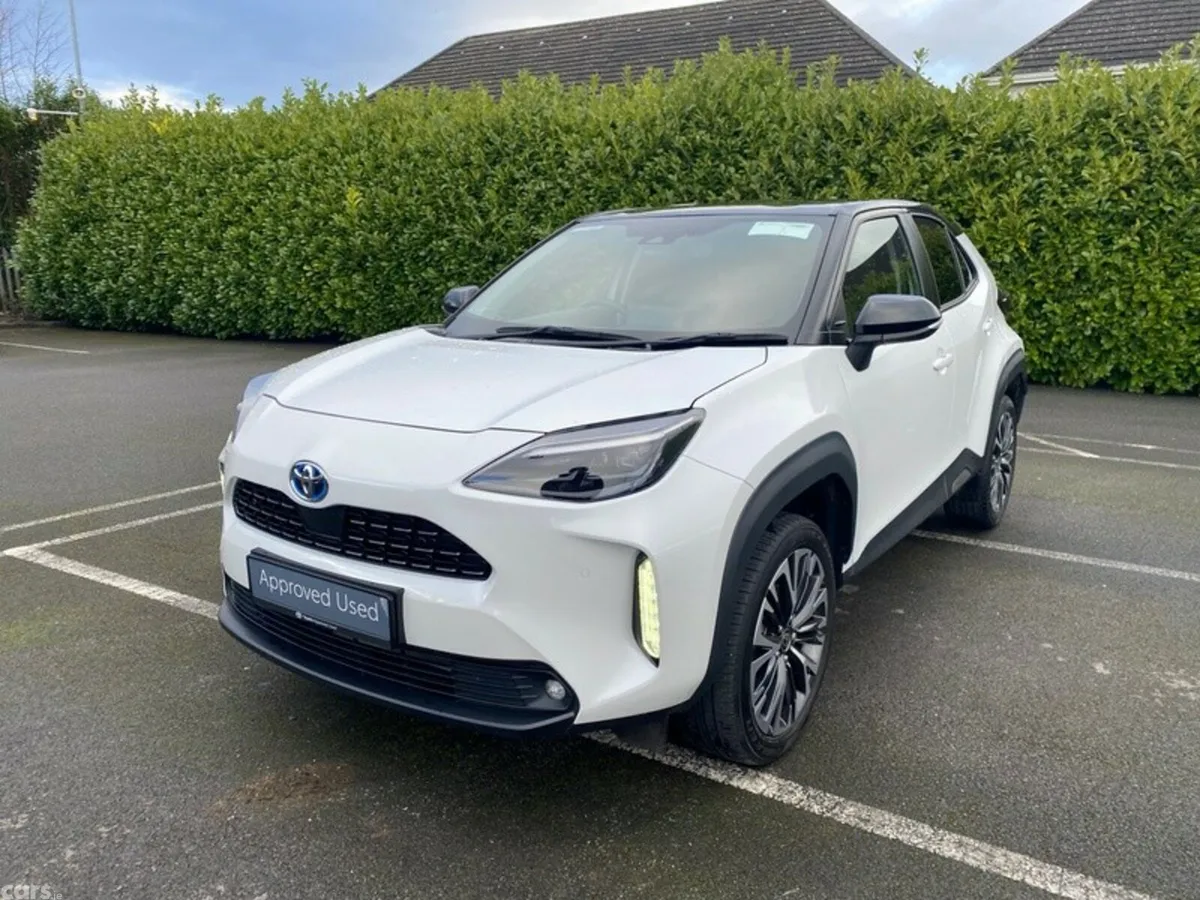 Toyota Yaris Cross Hatchback, Petrol Hybrid, 2024, White