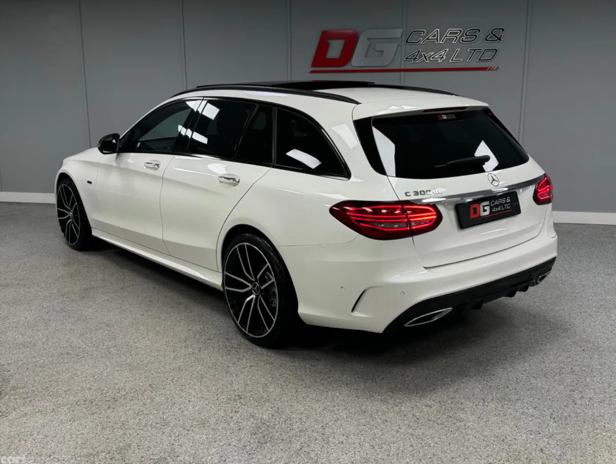 Mercedes-Benz 300 Estate, Diesel Hybrid, 2020, White