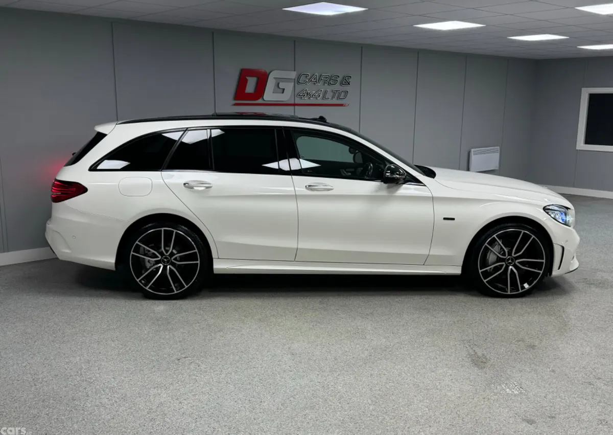 Mercedes-Benz 300 Estate, Diesel Hybrid, 2020, White