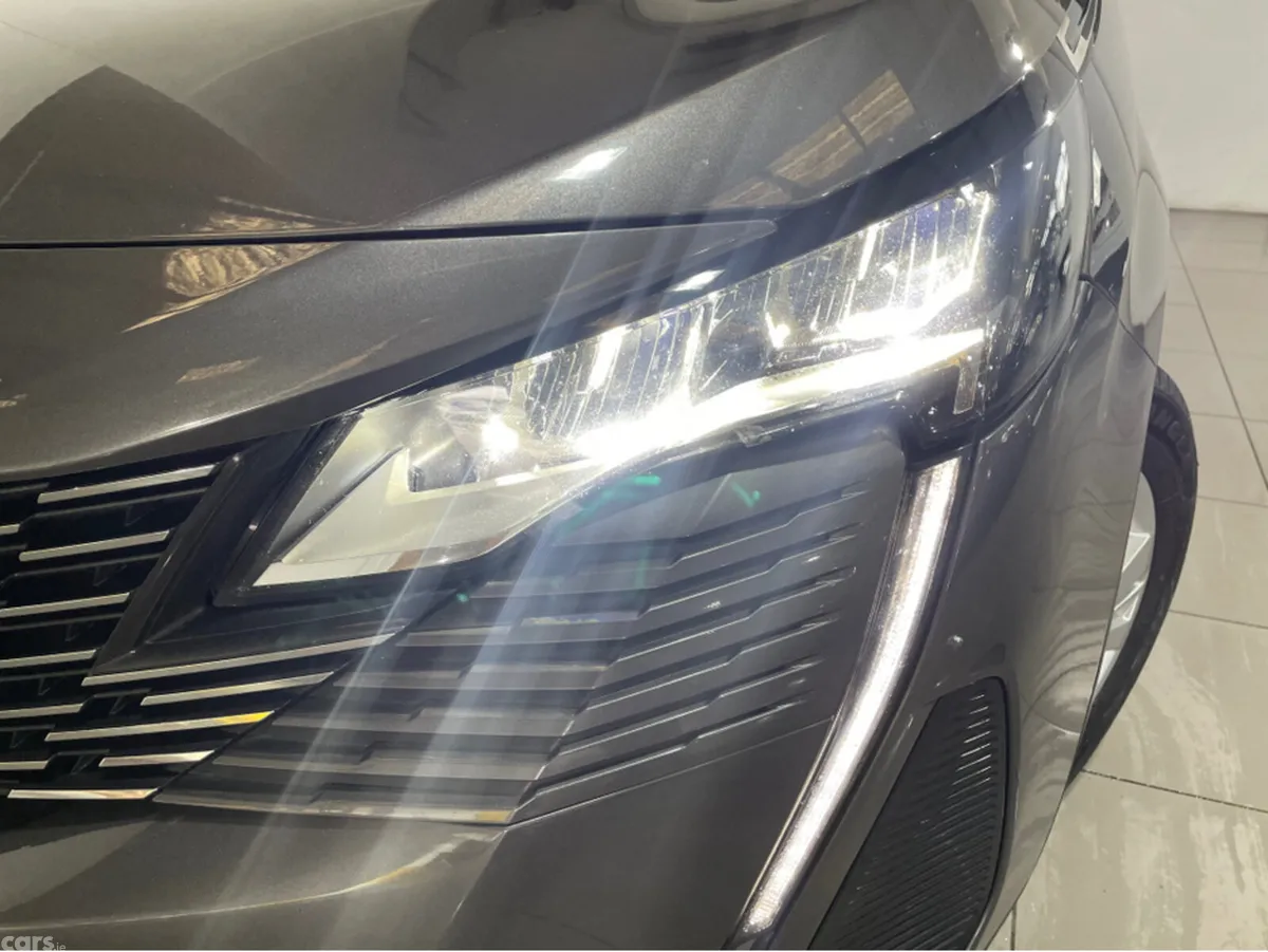 Peugeot 5008 MPV, Diesel, 2022, Grey
