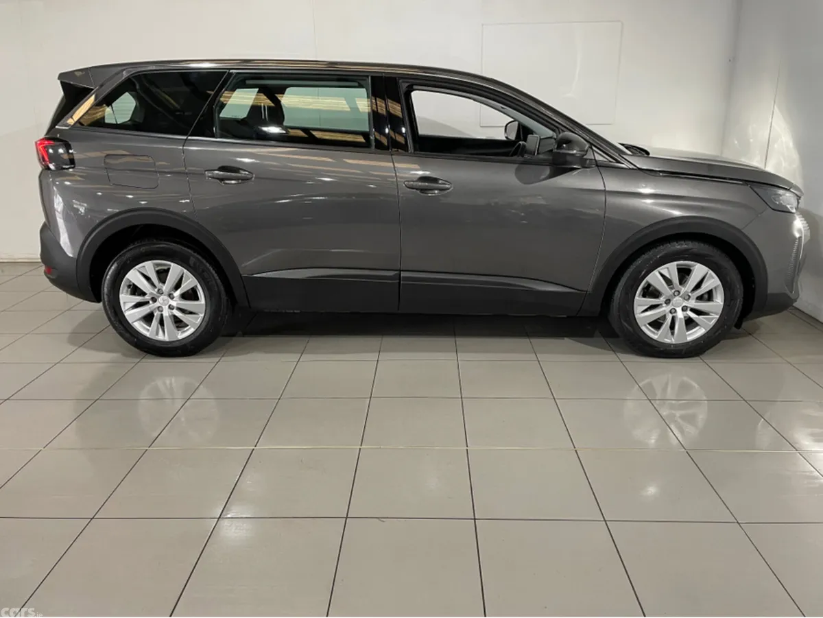 Peugeot 5008 MPV, Diesel, 2022, Grey