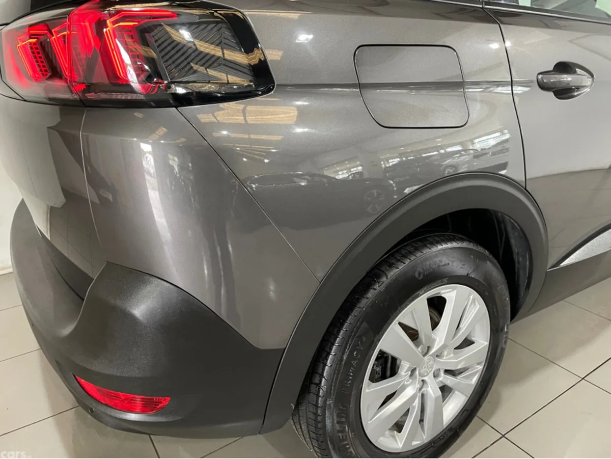 Peugeot 5008 MPV, Diesel, 2022, Grey