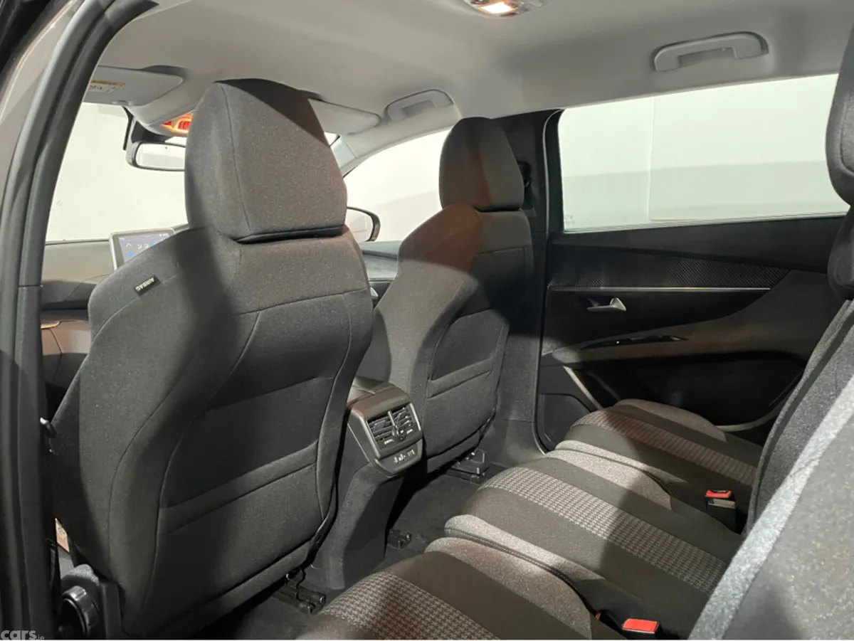 Peugeot 5008 MPV, Diesel, 2022, Grey