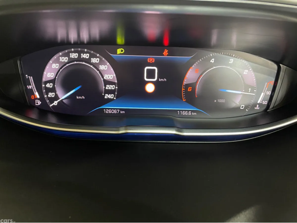 Peugeot 5008 MPV, Diesel, 2022, Grey