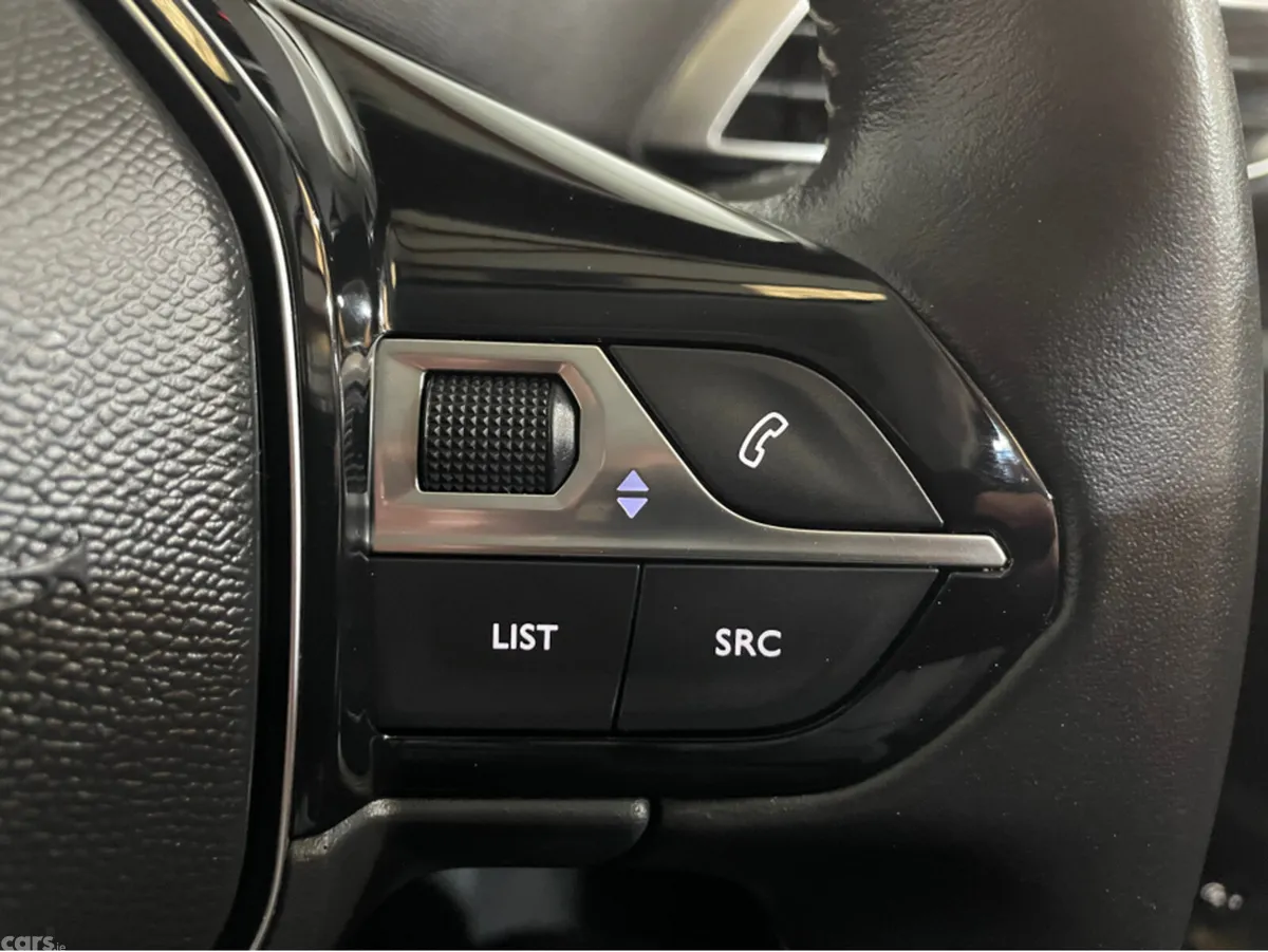 Peugeot 5008 MPV, Diesel, 2022, Grey