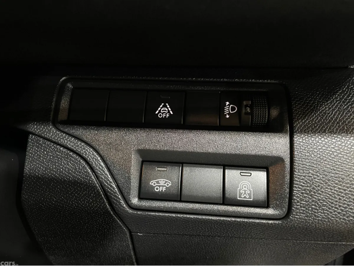 Peugeot 5008 MPV, Diesel, 2022, Grey