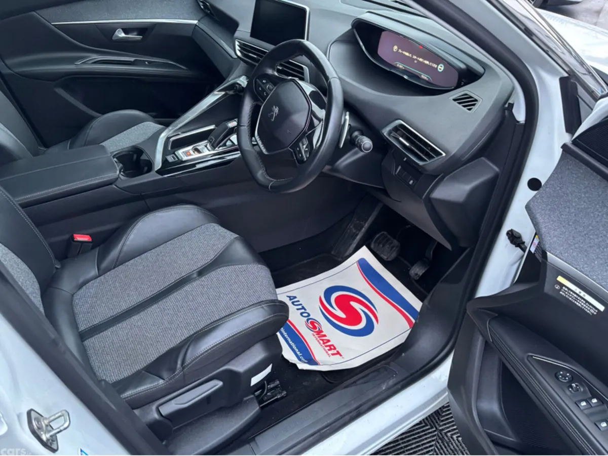 Peugeot 5008 SUV, Petrol, 2017, White